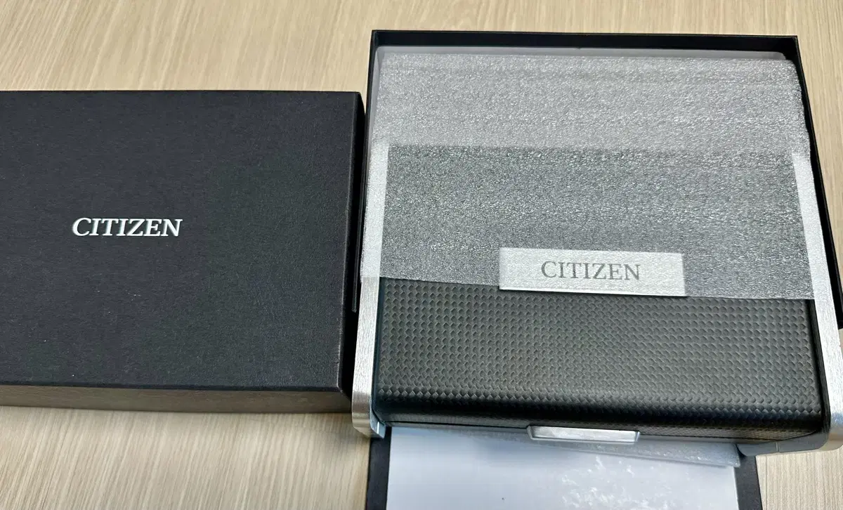 CITIZEN 라디오 컨틀롤 월드타임&퍼페츄얼 캘린더 팝니다.