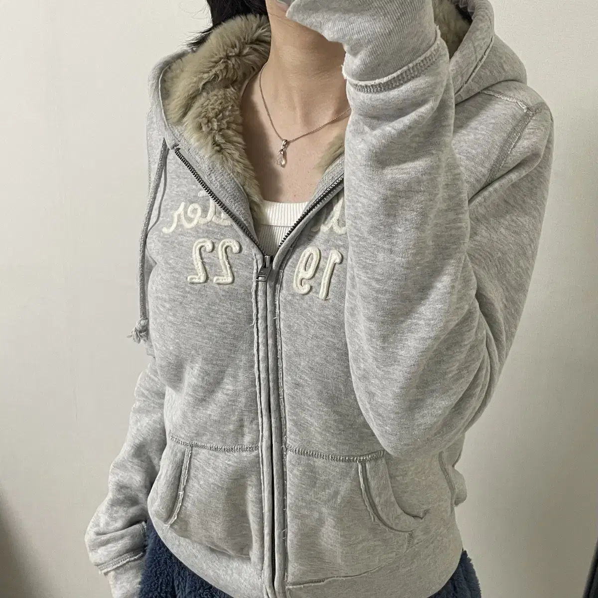 hollister zip up hoodie