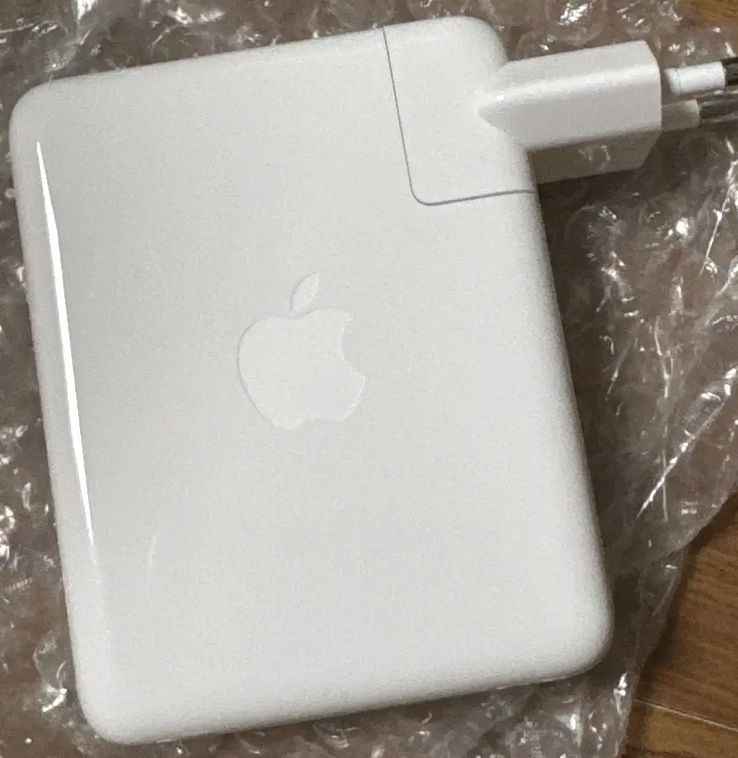 애플 Apple 140W USB-C 전원 어댑터  충전기