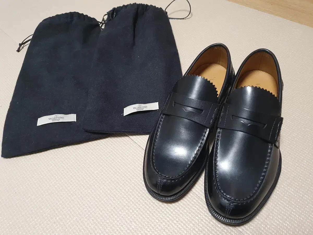 Valentino Leather Loafers Black 40