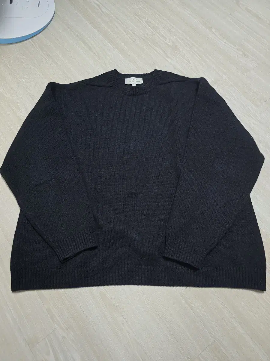 Studio Nicole's Hemil Knit Black