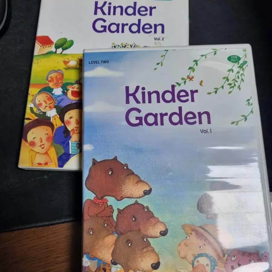 Kinder Garden CD 2개 팝니다.