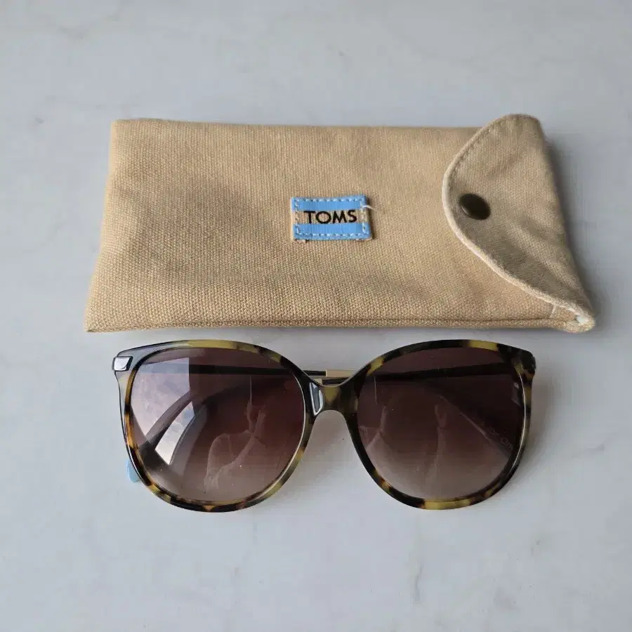 Toms 선글라스