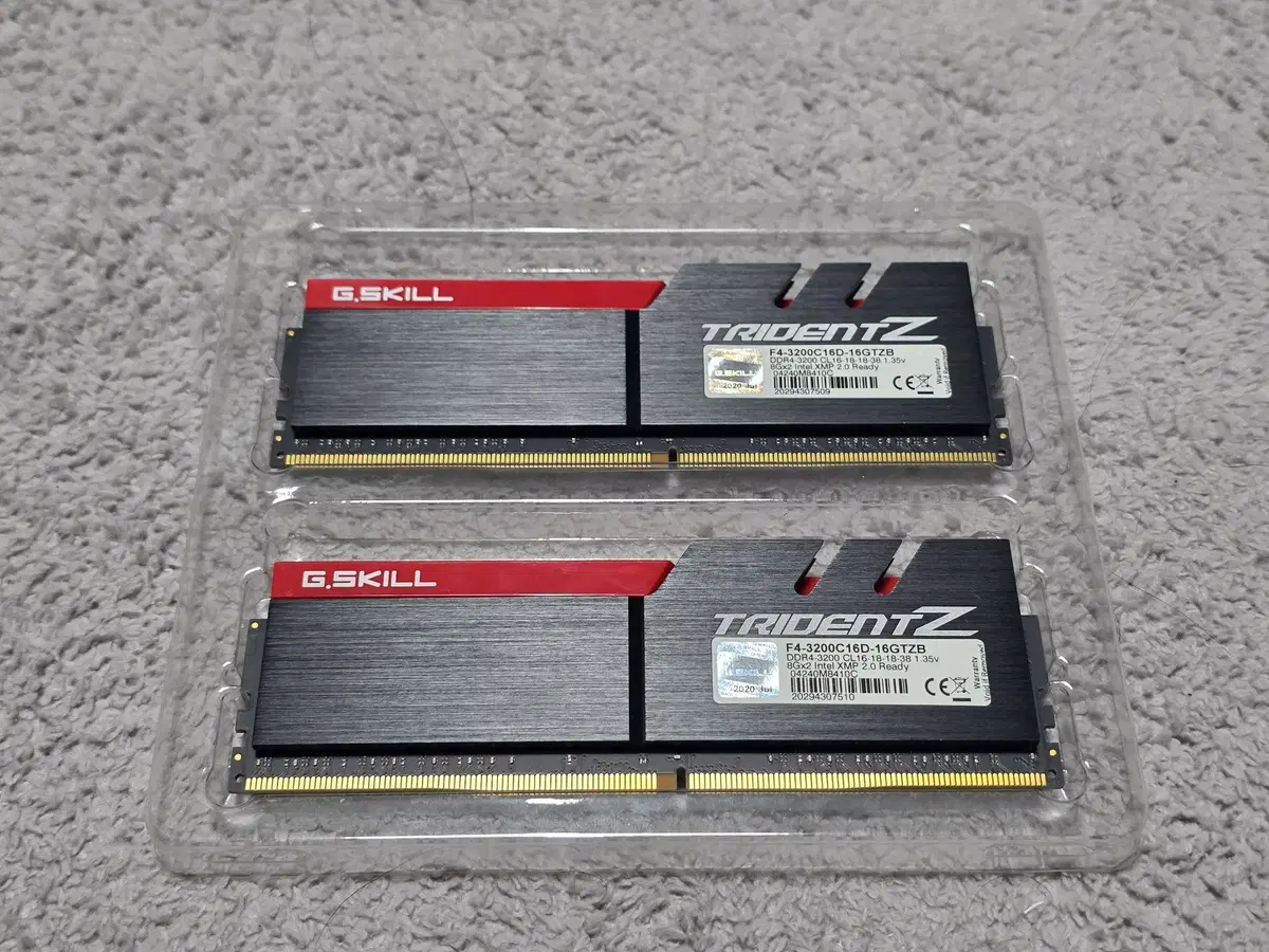 GSKILL DDR4-3200 CL16 TRIDENT Z 16GB