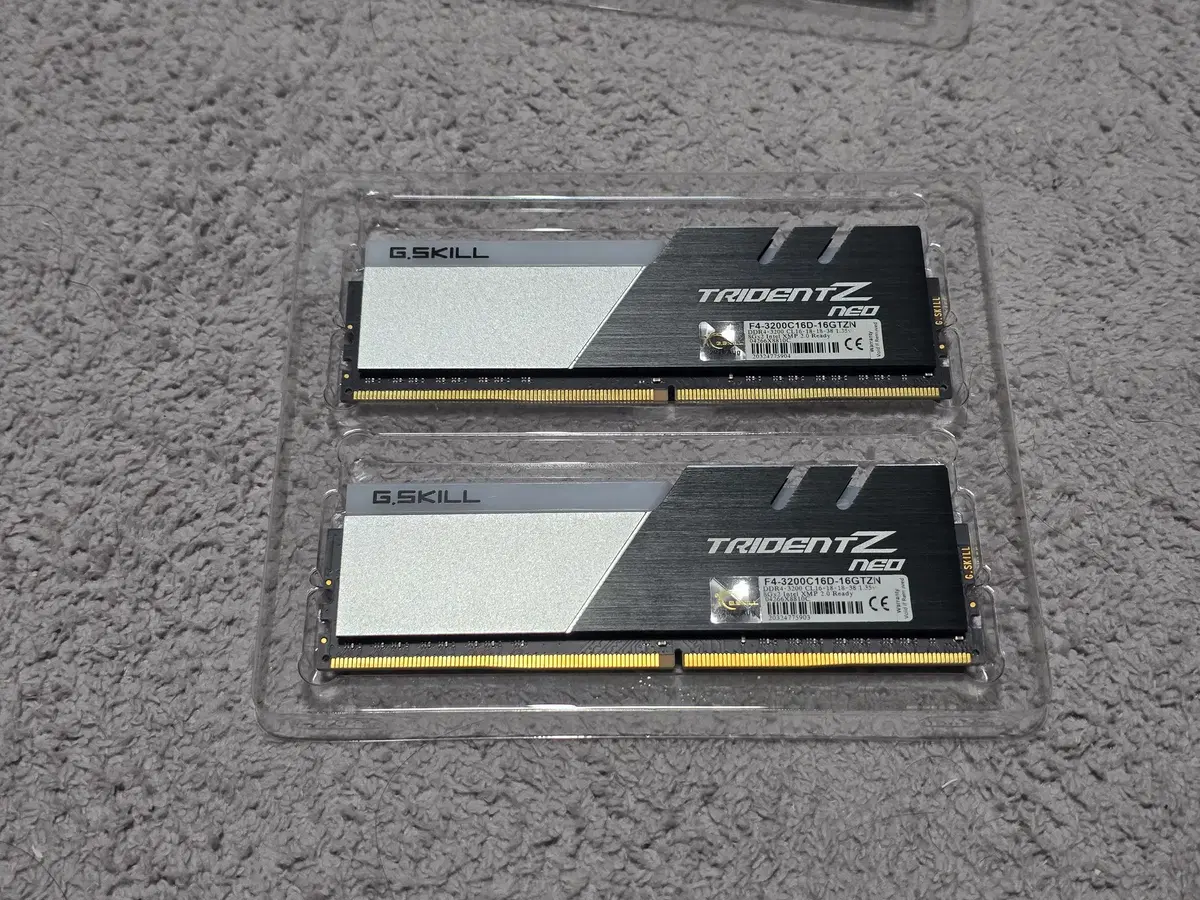 GSKILL DDR4-3200 CL16 TRIDENT Z RGB 16GB