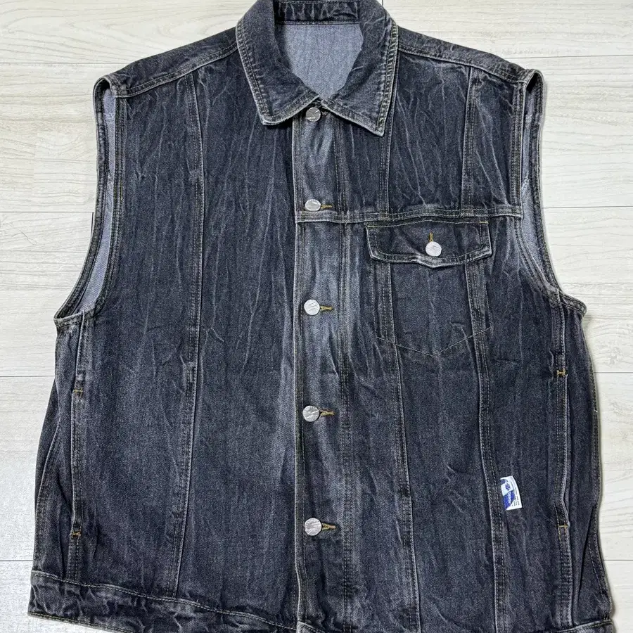 아더에러 ash line vest