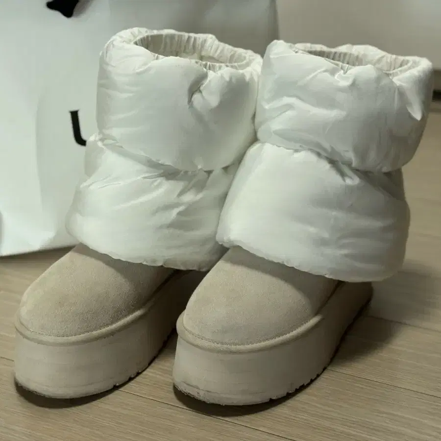 UGG  어그 클래식 미니 디퍼 푸퍼부츠 + 패딩 워머 세트