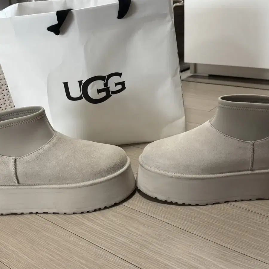 UGG  어그 클래식 미니 디퍼 푸퍼부츠 + 패딩 워머 세트