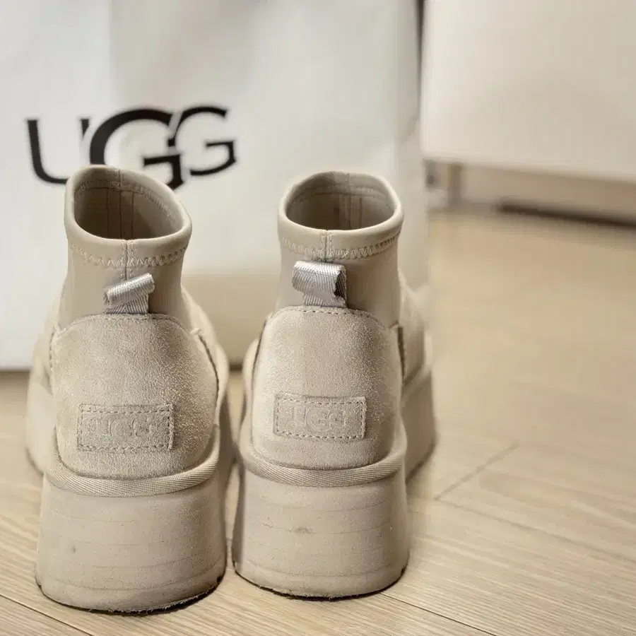 UGG  어그 클래식 미니 디퍼 푸퍼부츠 + 패딩 워머 세트