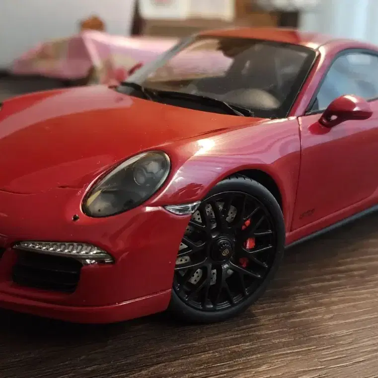 1:18 다이캐스트 포르쉐 911 GTS