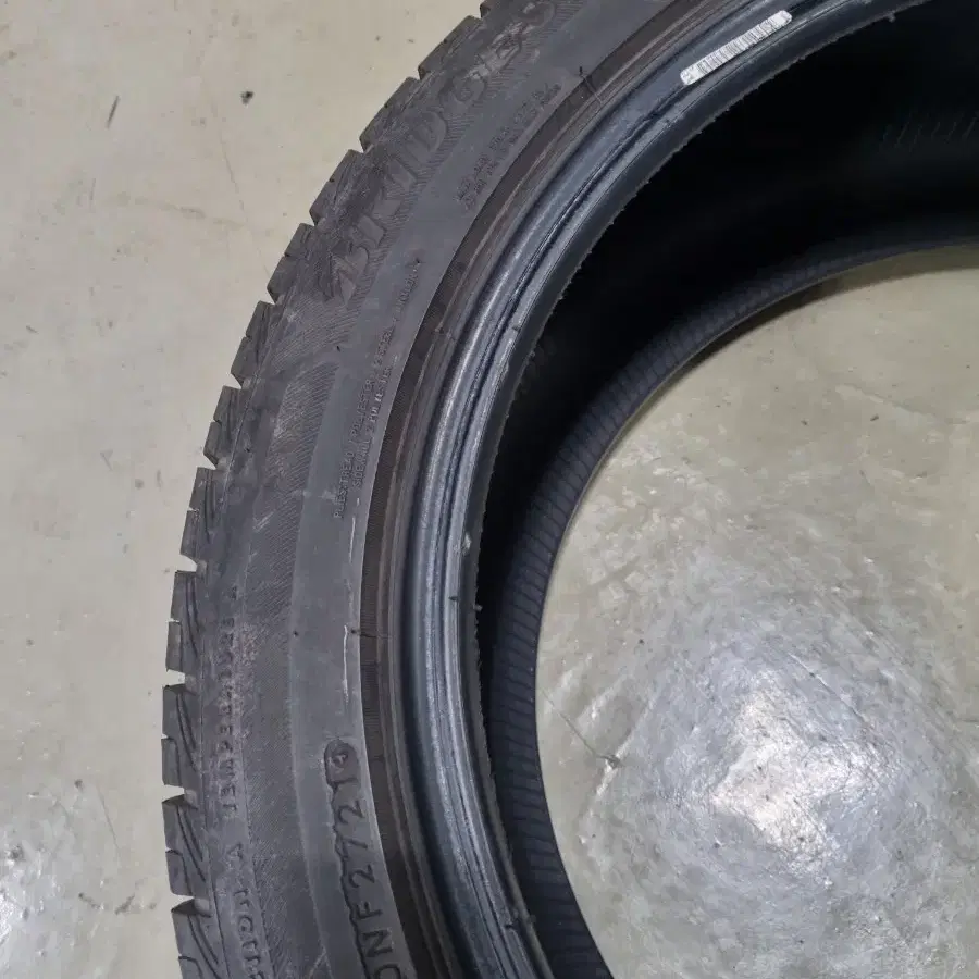 235/45R18 브릿지스톤 한대분 판매합니다