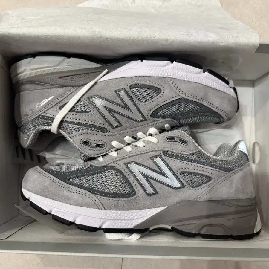 새제품 뉴발란스 990 v4 그레이 newbalance