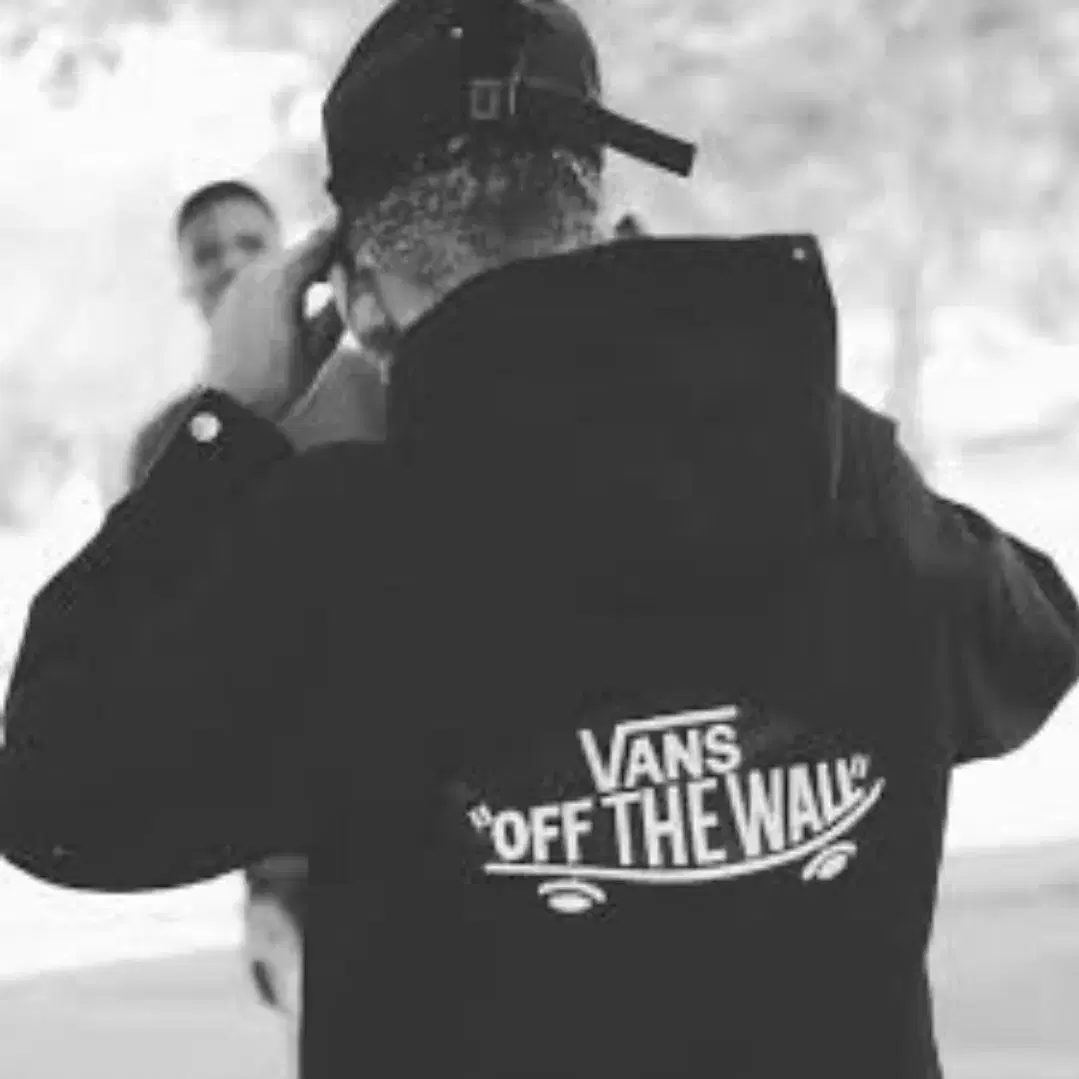 반스(VANS) OFF THE WALL 빽로고 후드 코튼 점퍼