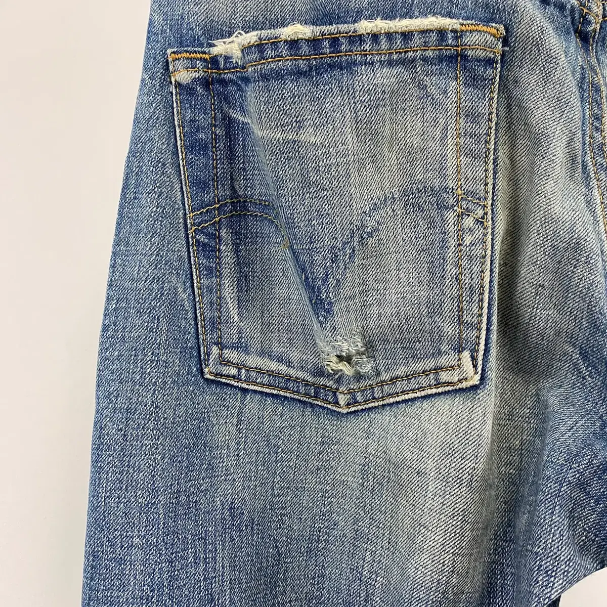 빈티지 LEVI'S 501 디스트레스드 데님팬츠