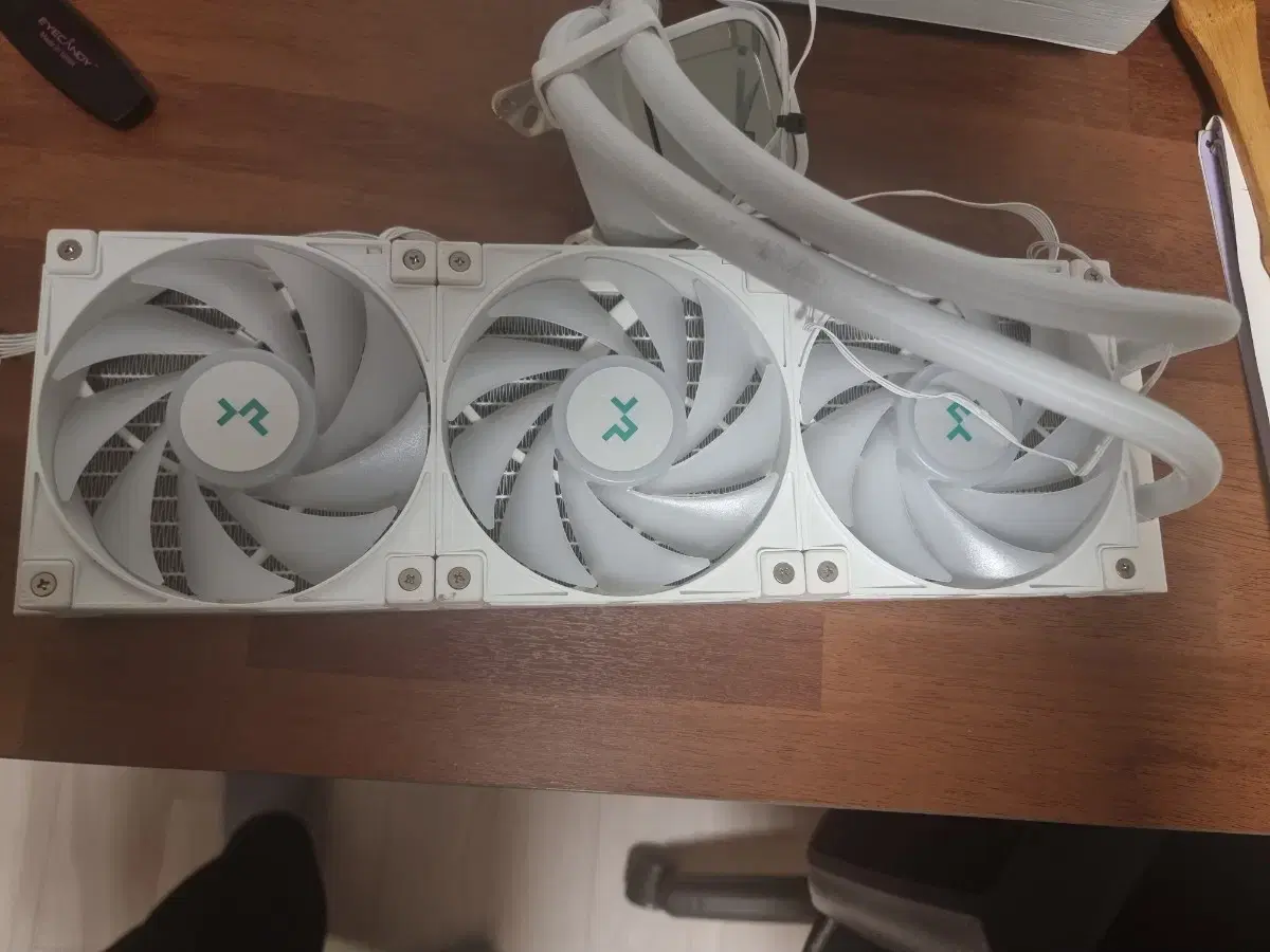 Deepcool Ls720 수냉쿨러 구성품 있음