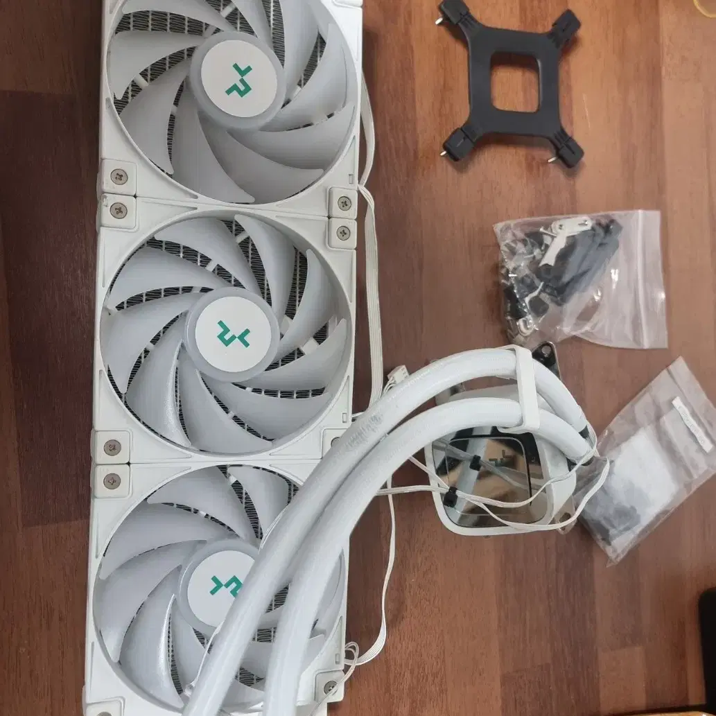 Deepcool Ls720 수랭쿨러 구성품 있음