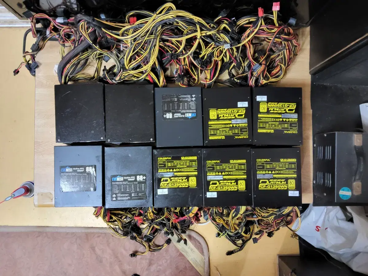 컴퓨터 파워 1600W 3개 1250W 6개  750W 2개