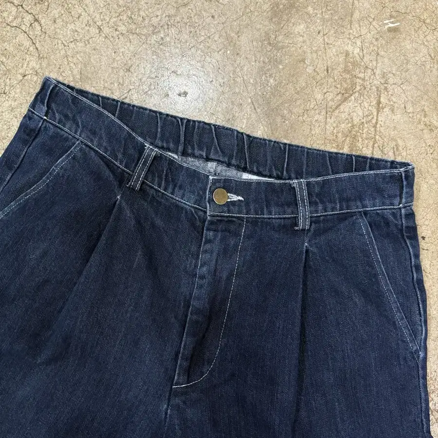 Inter Factory one-tuck denim pants