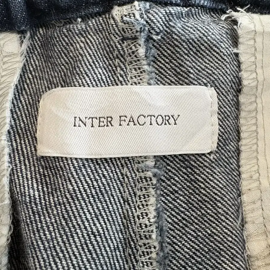 Inter Factory one-tuck denim pants