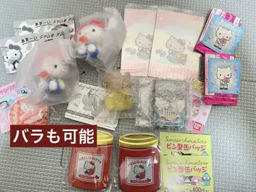 산리오 키티 굿즈 가챠가챠 스티커 캔뱃지 마스코트