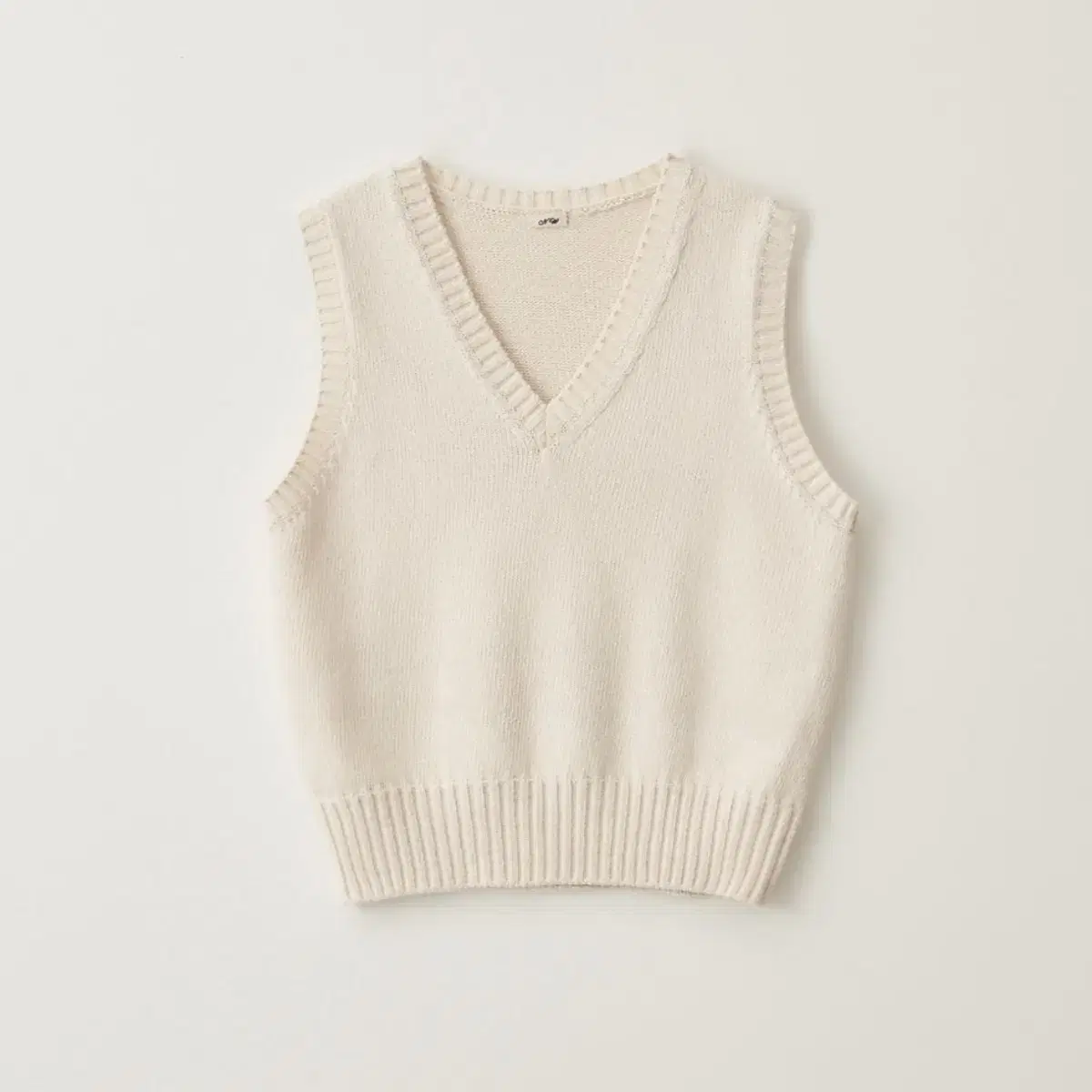 낫띵리튼 Piya cotton v-neck vest