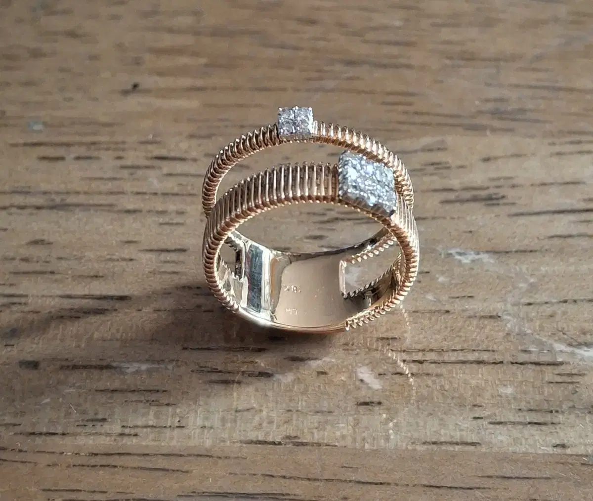 Two-ring design 18k sub-dia vahn