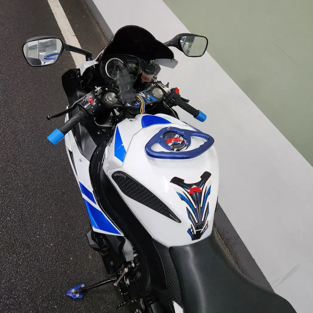 2014년식 스즈키 GSX-R1000 상태A급 판매합니다.