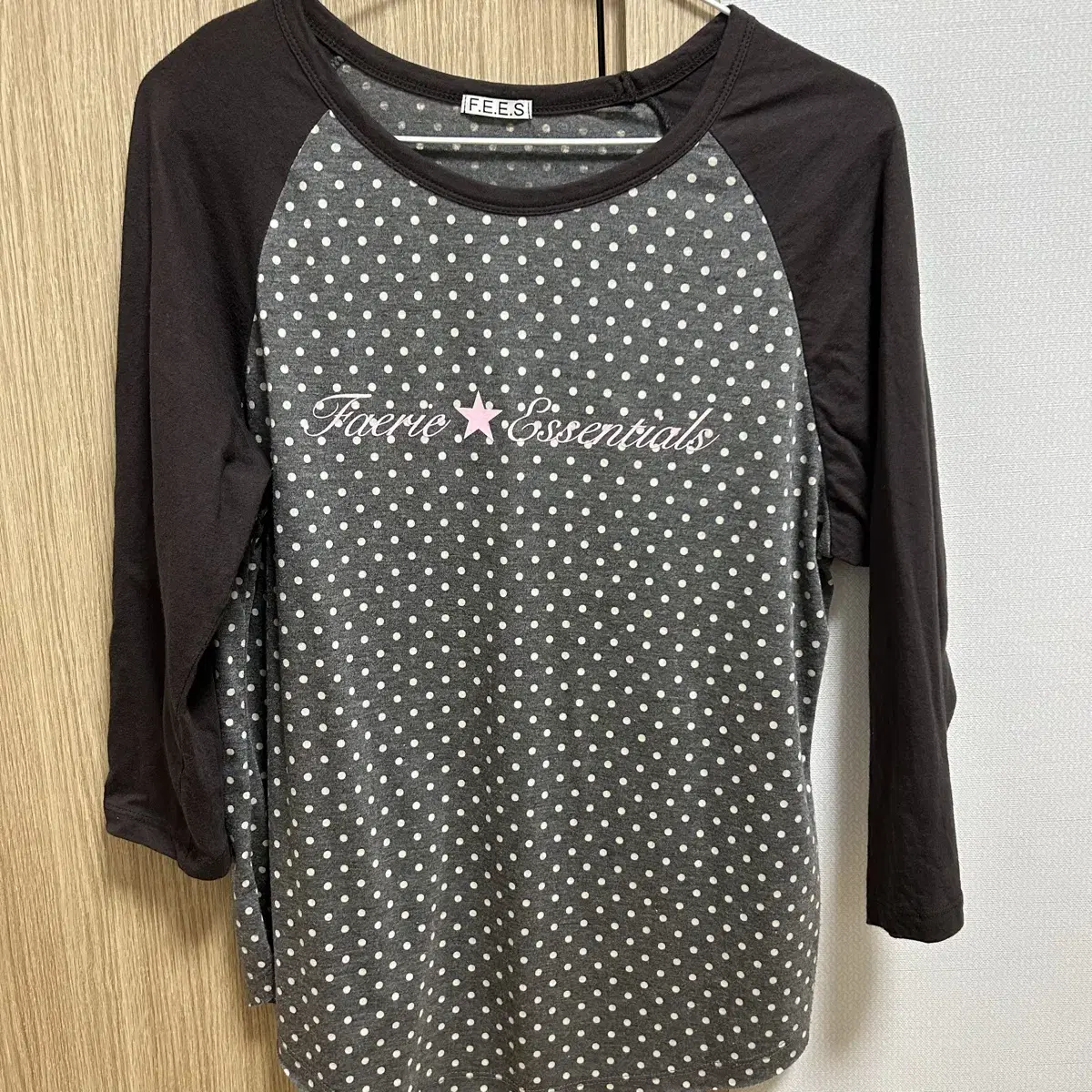 샵페어리 도트 슬리브 차콜 dot raglan sleeve top