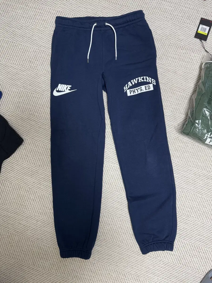 Nike Strange Tales (Hawkins) Fleece Pants