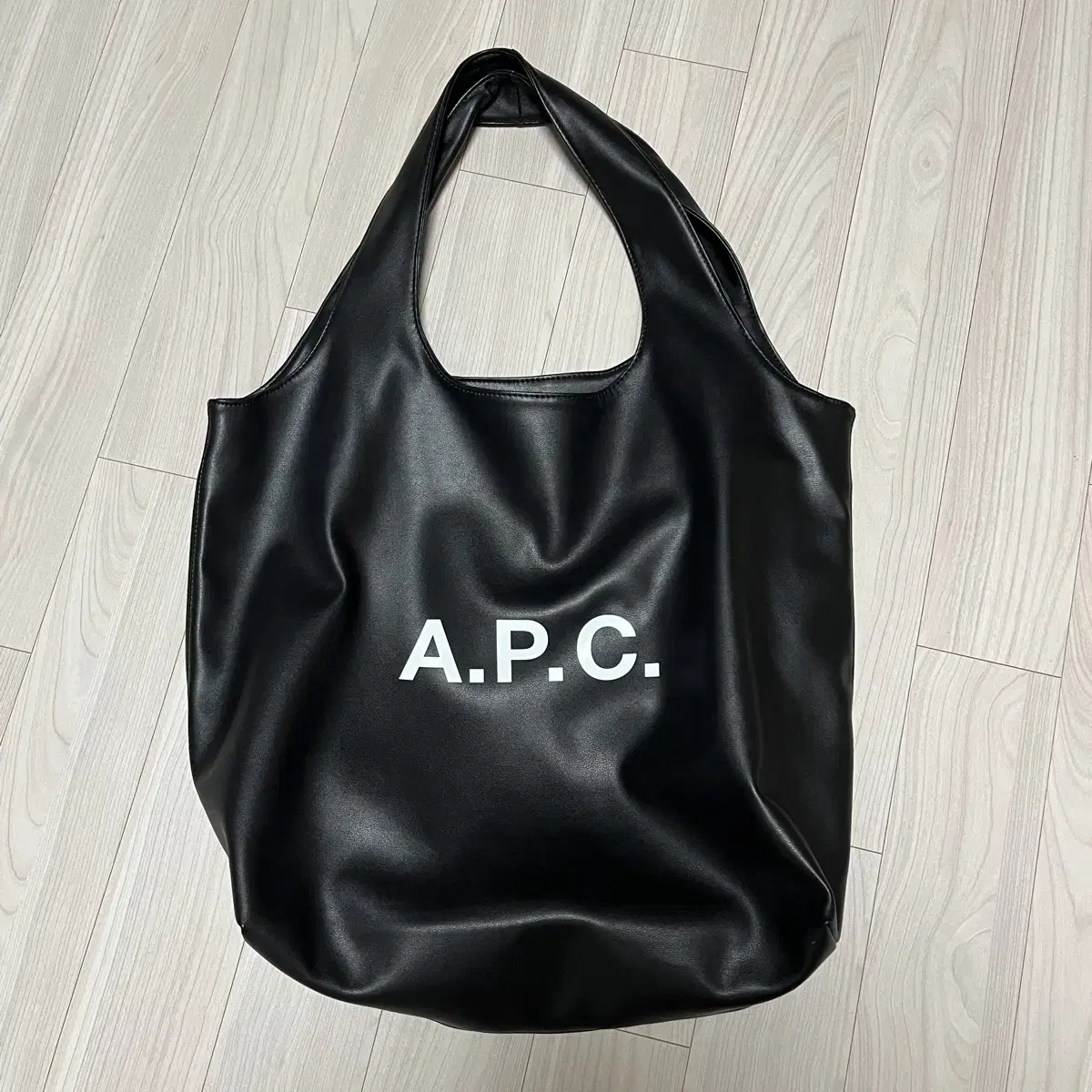 A.P.C. 아페쎄 가죽 니논 도트백 에코백