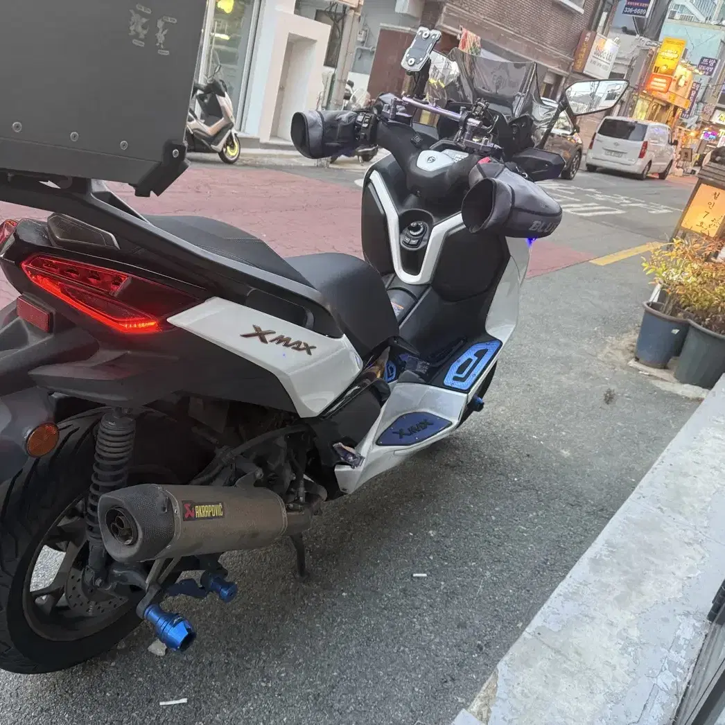 부산 23년식 xmax300 팝니다