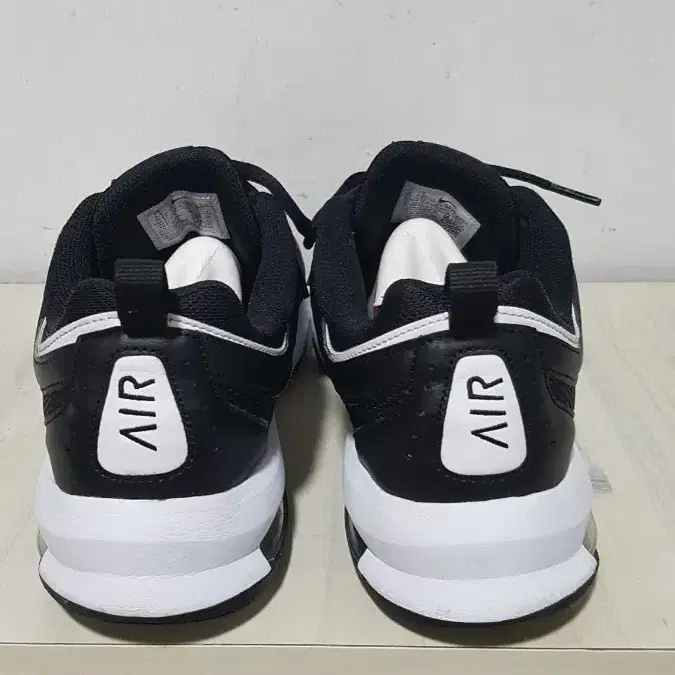 택포 265~270 정품 NIKE AIR-MAX 경량 쿠션 스니커즈