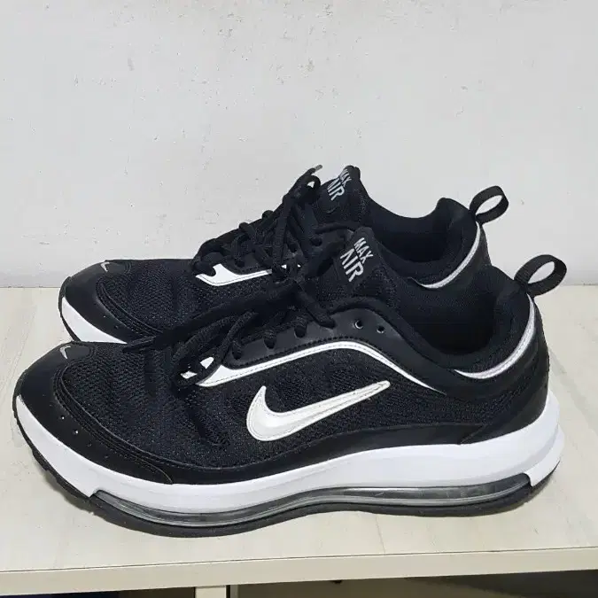 택포 265~270 정품 NIKE AIR-MAX 경량 쿠션 스니커즈