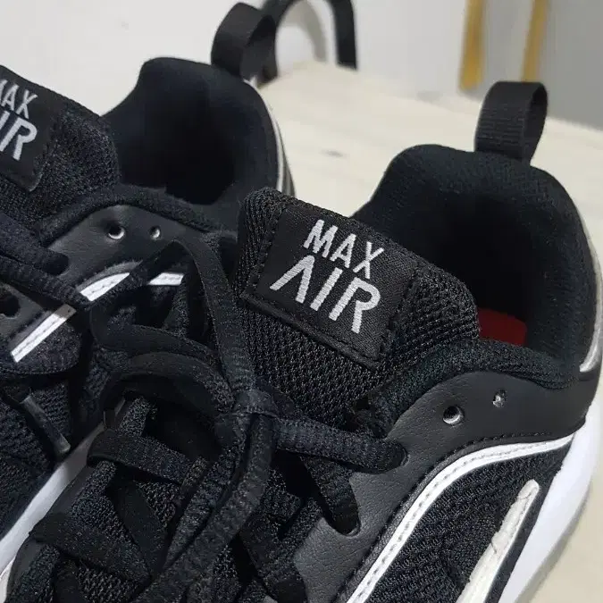 택포 265~270 정품 NIKE AIR-MAX 경량 쿠션 스니커즈