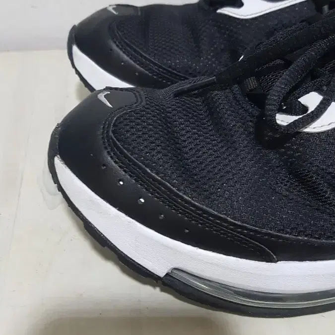 택포 265~270 정품 NIKE AIR-MAX 경량 쿠션 스니커즈