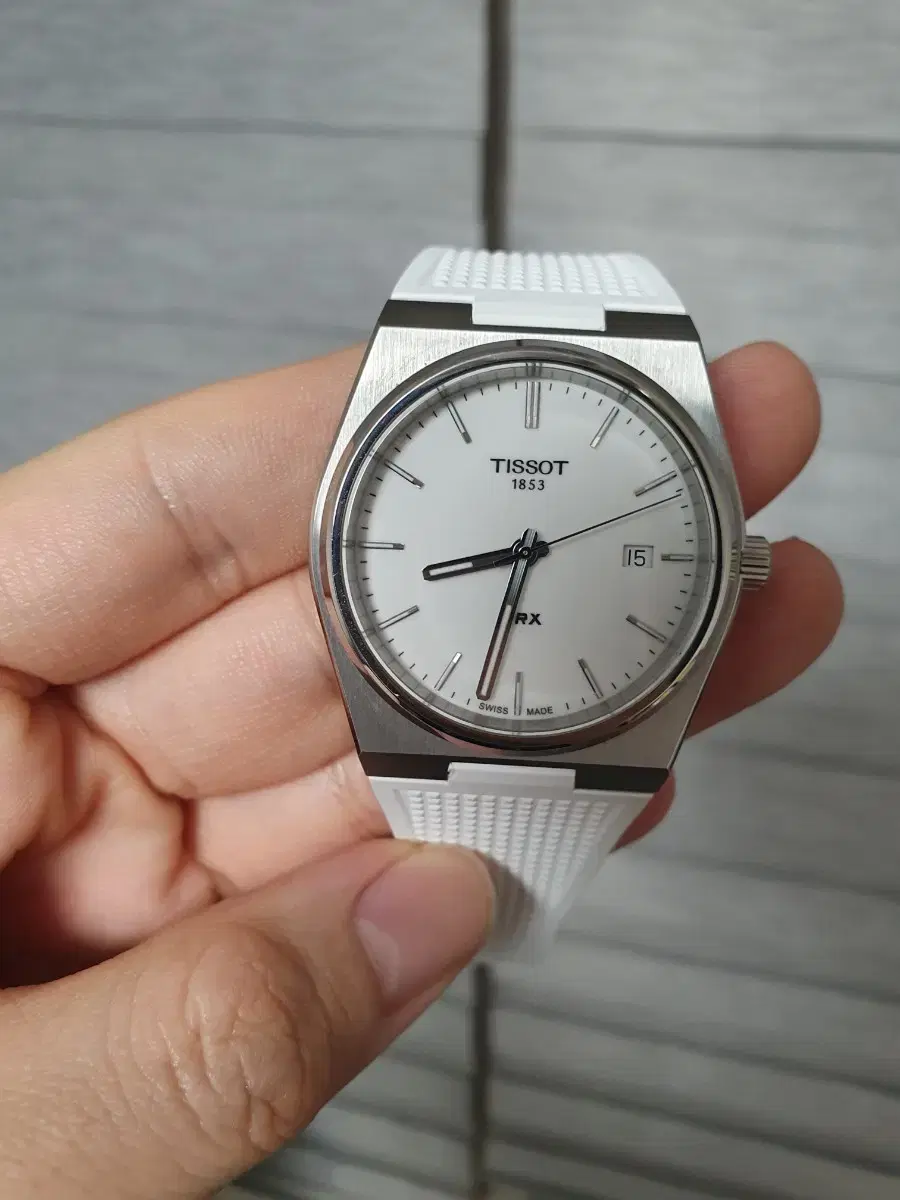 티쏘 PRX 40mm 화이트 러버 풀루메(일반 쿼츠 모델 아님)