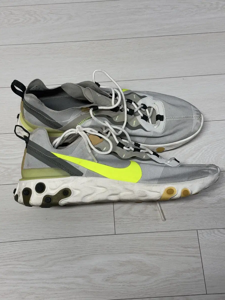 Nike React Element 55. Volt Color 290 Size