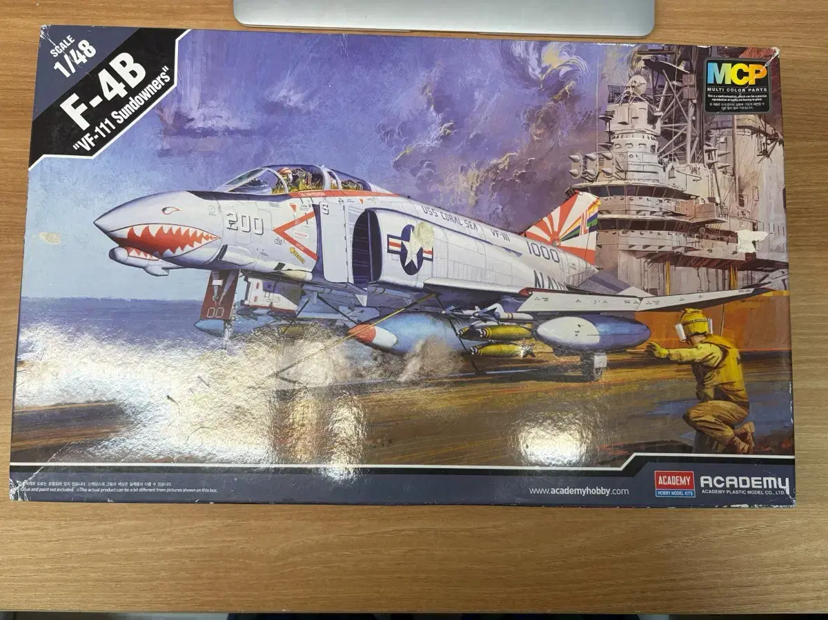 아카데미 F-4B VF-111 Sundowners