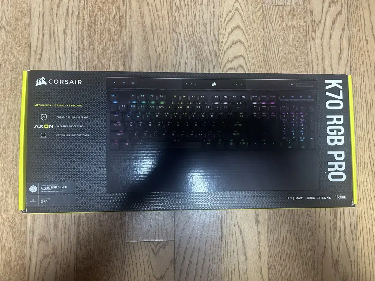 커세어 K70 RGB PRO 은축 키보드, PBT 키캡 판매합니다