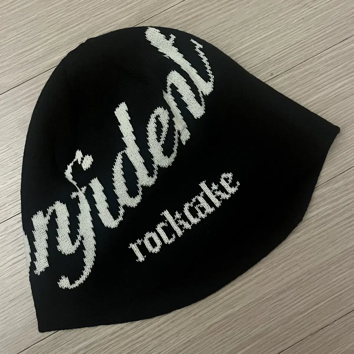 락케이크 비니 Confident Beanie Black 보넥도 성호 태산