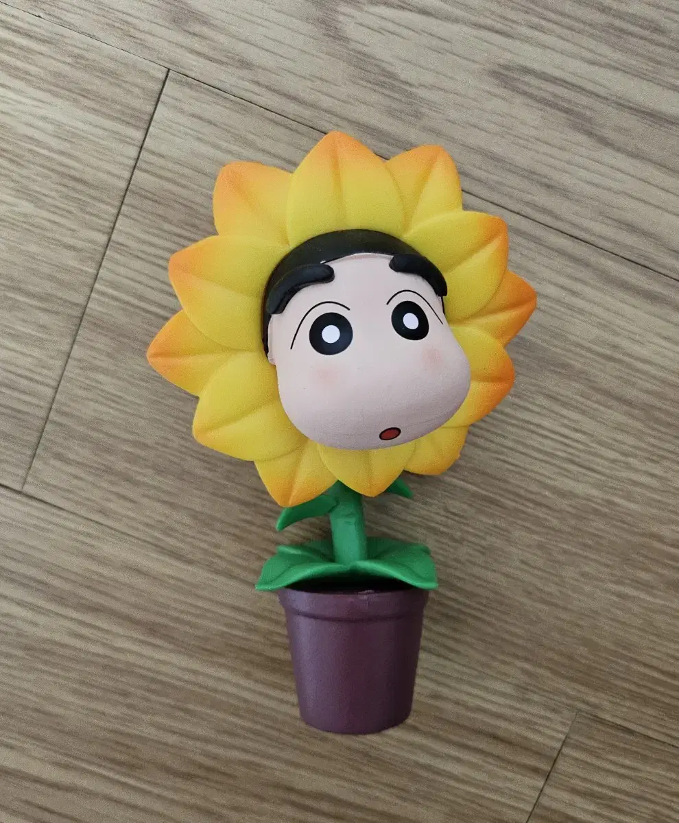 Crayon Shin-chan Sunflower Figure