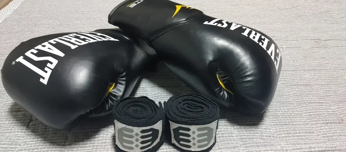 Elite Pro Style Training Gloves 14 oz + Bend