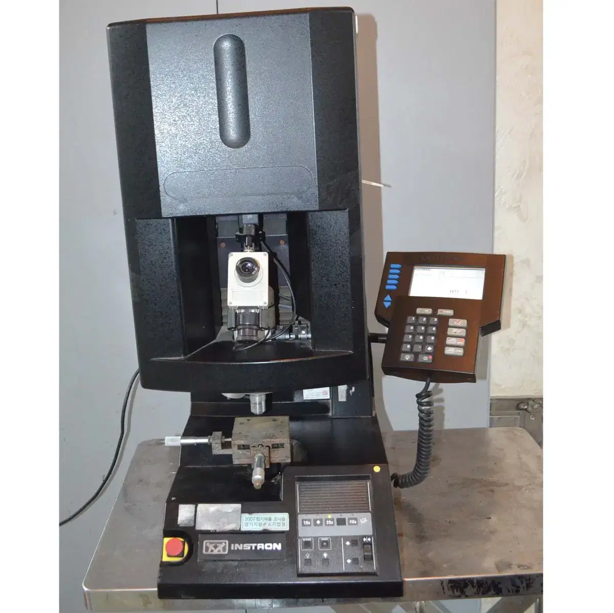 INSTRON Tukon 2100B Hardness Tester