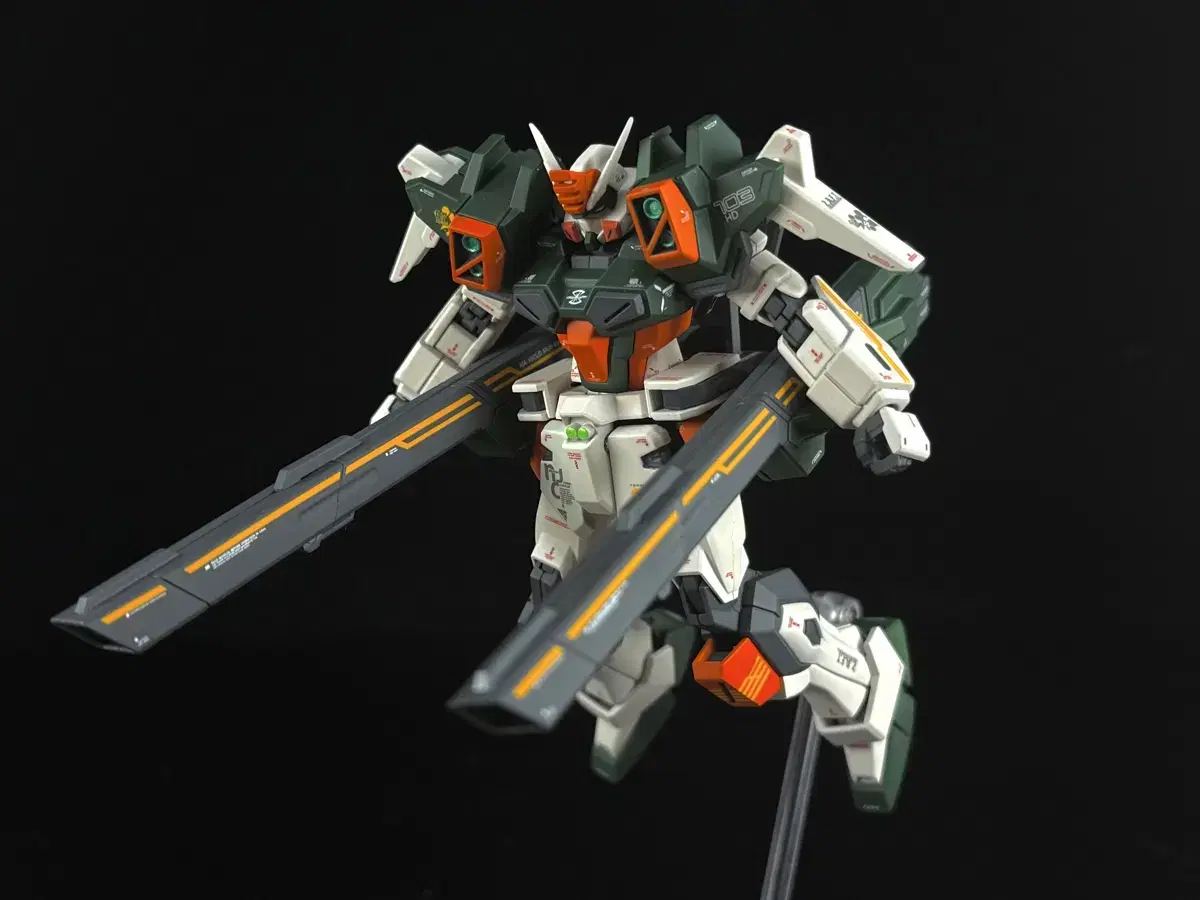 I sell a Gundam HG Lightning Buster full color painting.