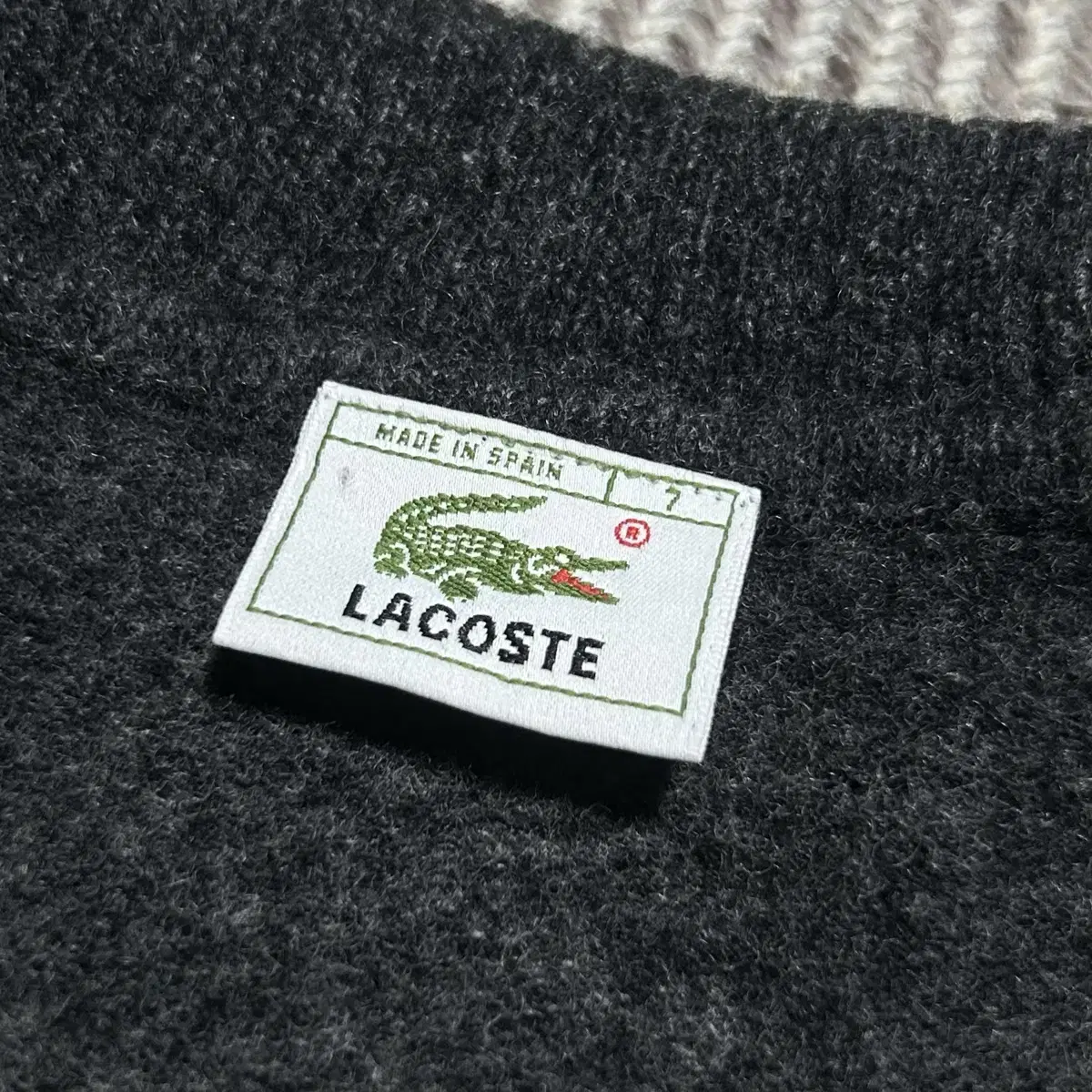 [ L ] Lacoste 라코스테 다크그레이 오픈카라 울 니트