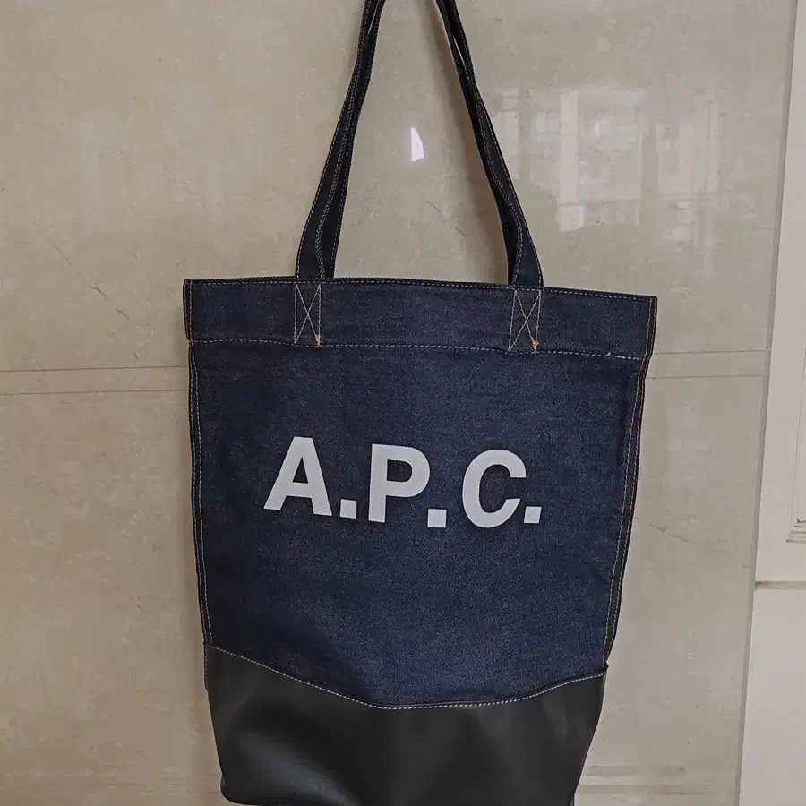 A.P.C. 대형 쇼핑백