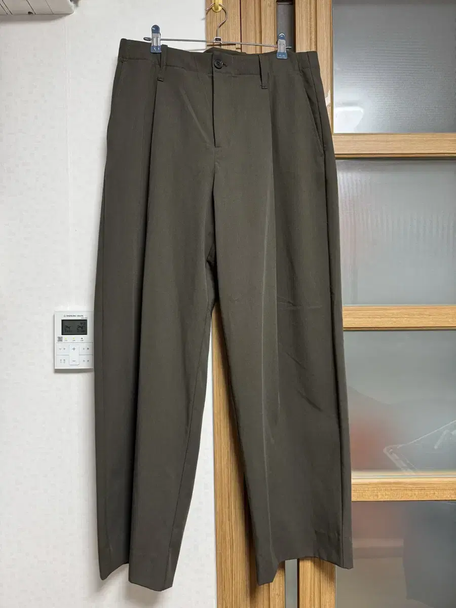 ZARA Wide-Fit Slacks 31