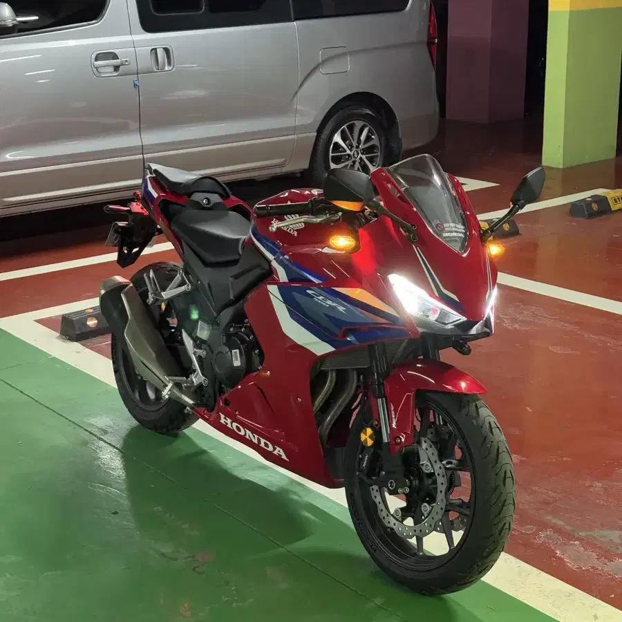 24년식 혼다 cbr500r 레드 컬러 1500키로 신차급 판매합니다.