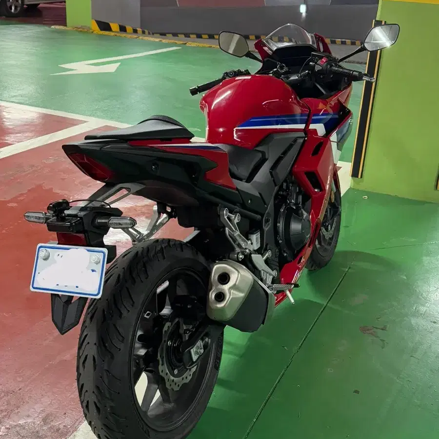 24년식 혼다 cbr500r 레드 컬러 1500키로 신차급 판매합니다.