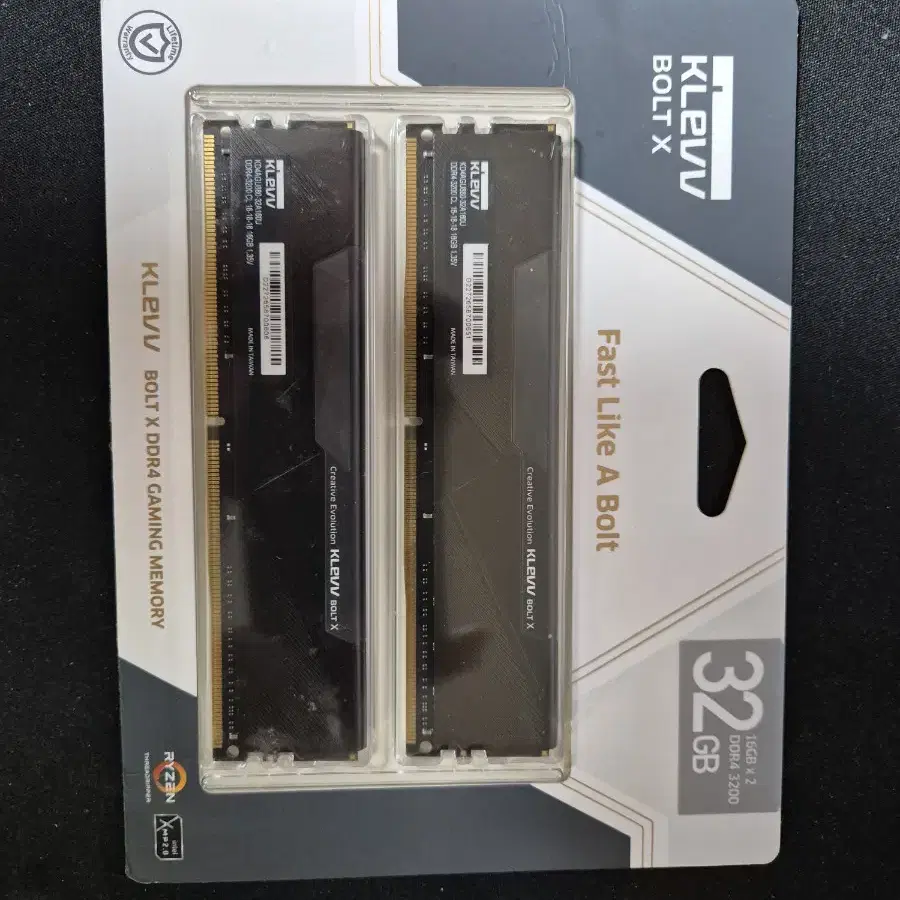 ESSENCORE KLEVV DDR4-3200 CL16  32GB정품